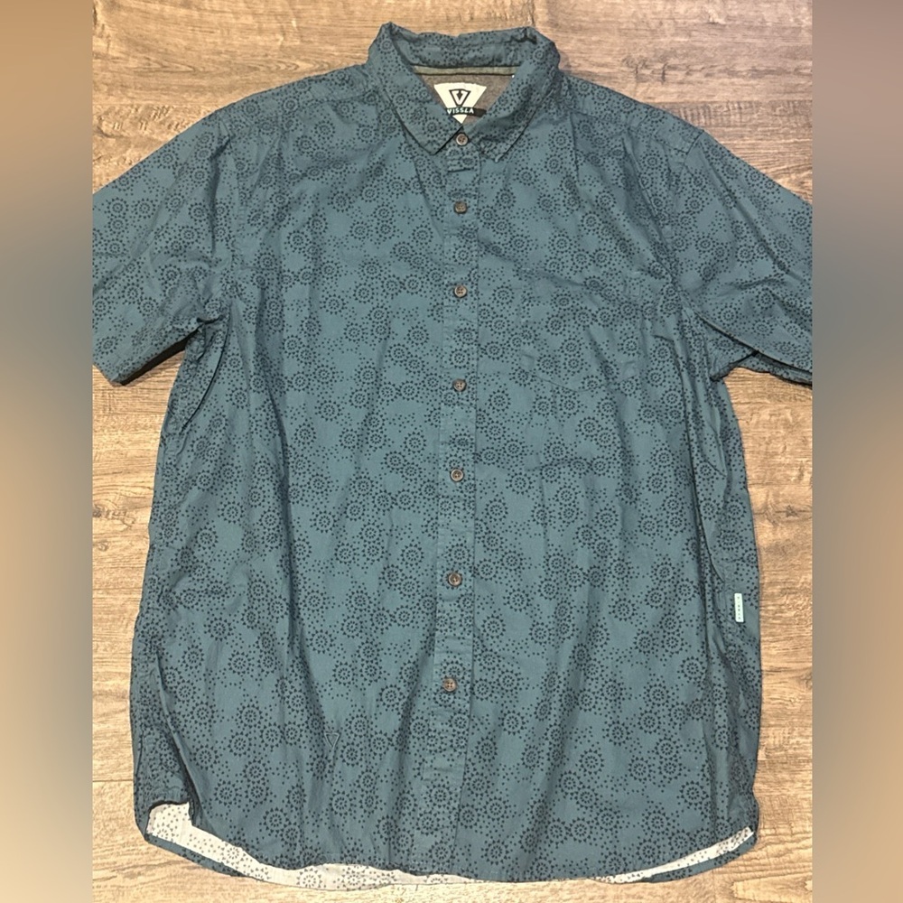 Vissla Men’s Large Cotton Button Down Shirt